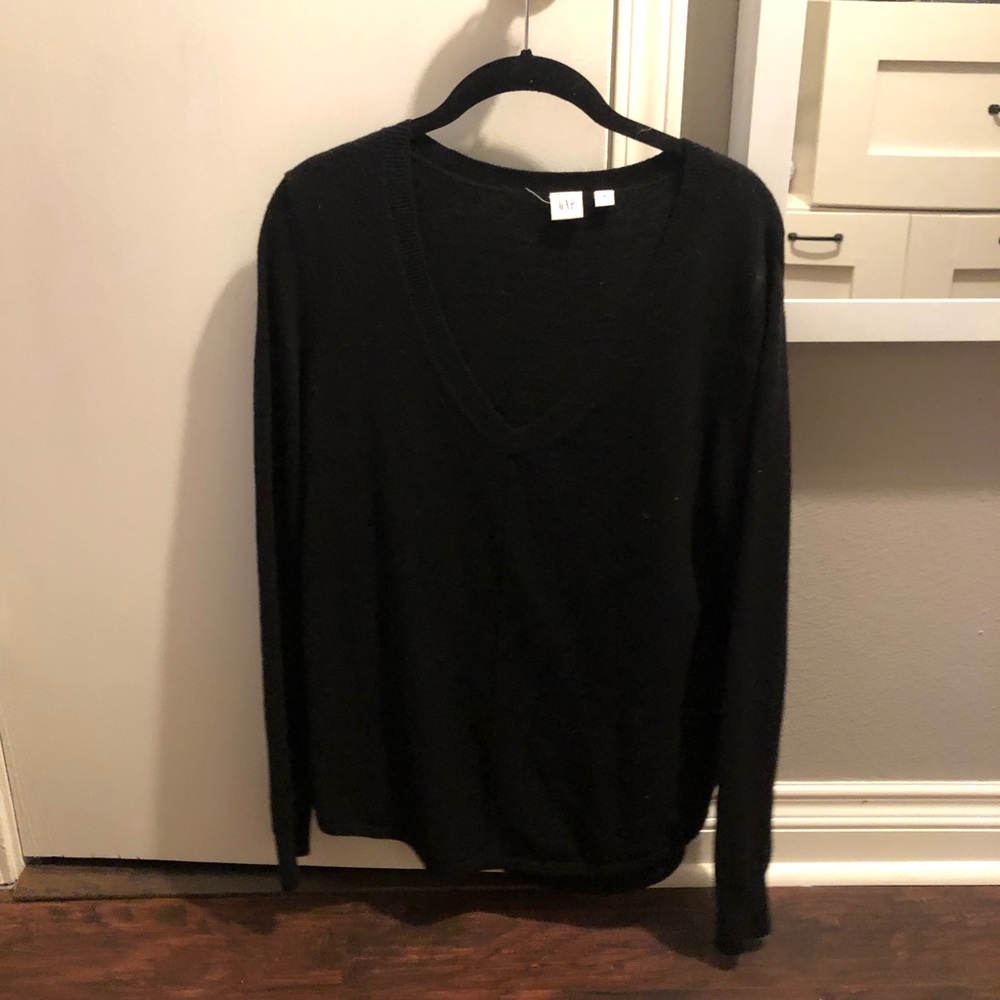 Gap v-neck sweater